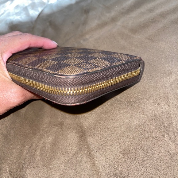 Louis Vuitton Damier Ebene Zippy Wallet - Picture 6 of 6